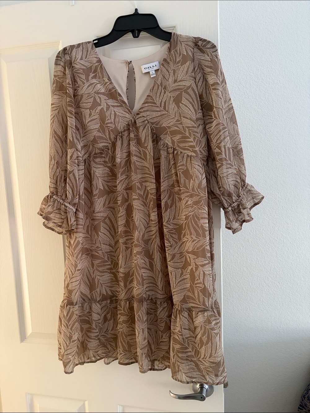 Gilli Taupe Leaf-Print V-Neck Tiered Midi Dress